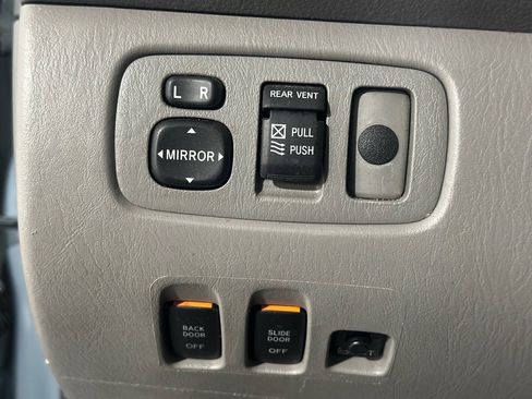 Used 2010 Toyota Sienna XLE image 32