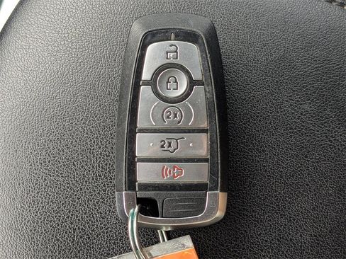 Used 2024 Ford Edge SEL w/ Sport Appearance Package image 34