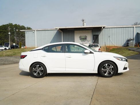 Used 2022 Nissan Sentra SV image 3