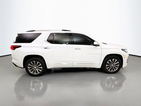 Used 2023 Chevrolet Traverse Premier w/ LPO, Cargo Package FWD image 9