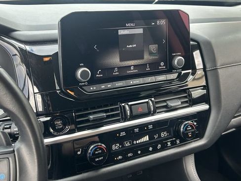 Used 2025 Nissan Pathfinder SV FWD image 28