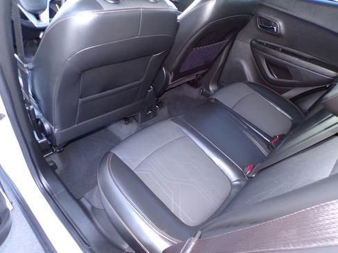 Used 2019 Chevrolet Trax LT w/ LT Convenience Package image 18