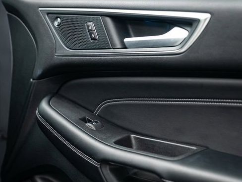 Used 2024 Ford Edge Titanium image 31