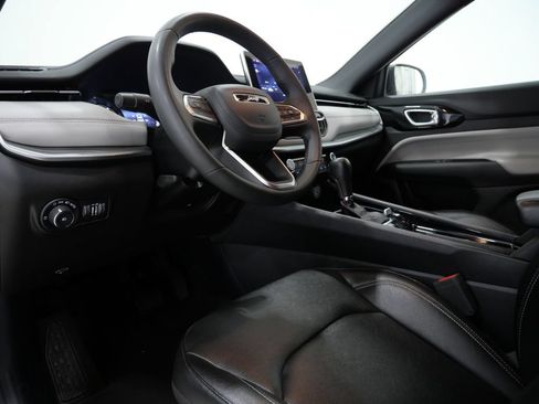 Used 2025 Jeep Compass Limited AWD/4WD image 11