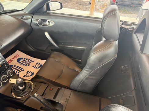 Used 2005 Nissan 350Z Enthusiast RWD image 13