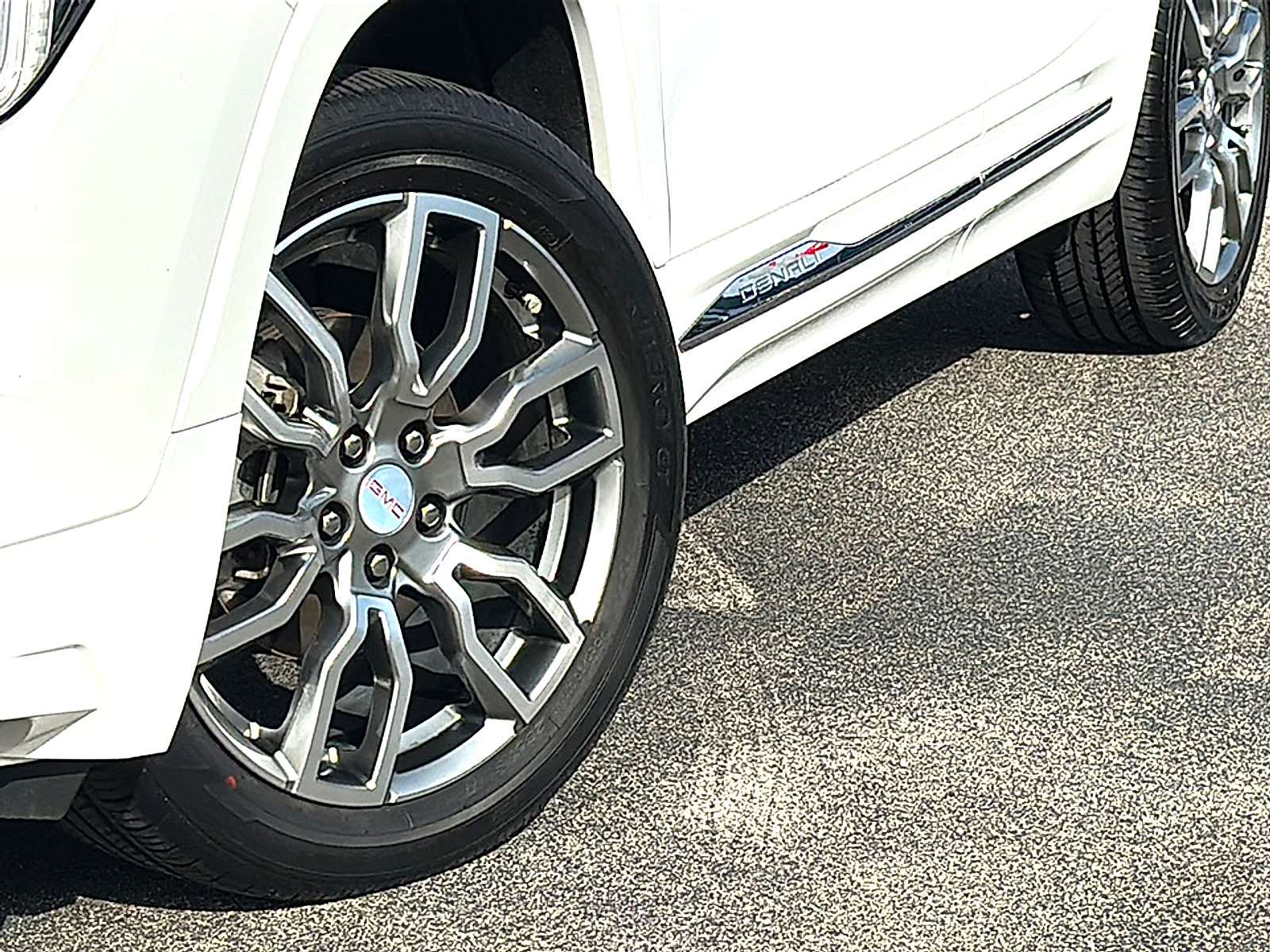 Used 2023 GMC Terrain Denali AWD/4WD image 3