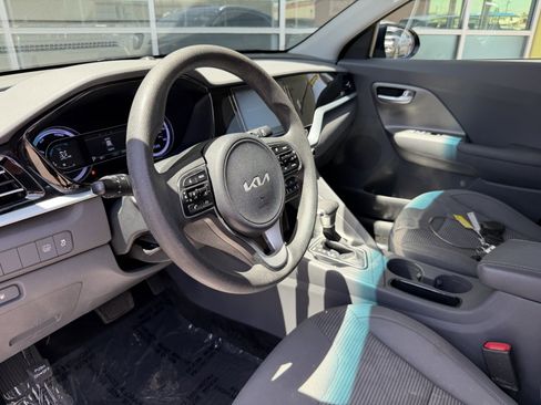 Used 2022 Kia Niro LX FWD image 30