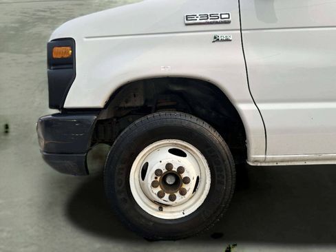 Used 2014 Ford E-350 and Econoline 350 Super Duty RWD image 29