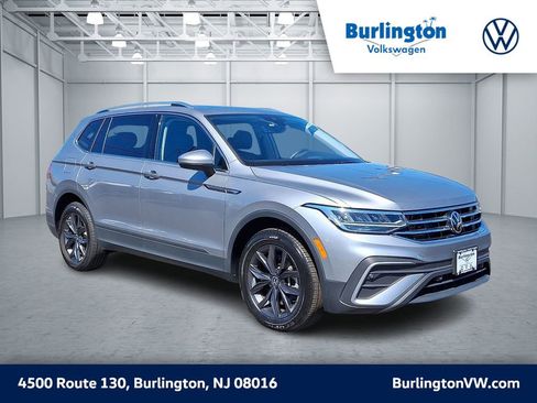 Certified 2023 Volkswagen Tiguan SE w/ Panoramic Sunroof Package AWD/4WD image 1