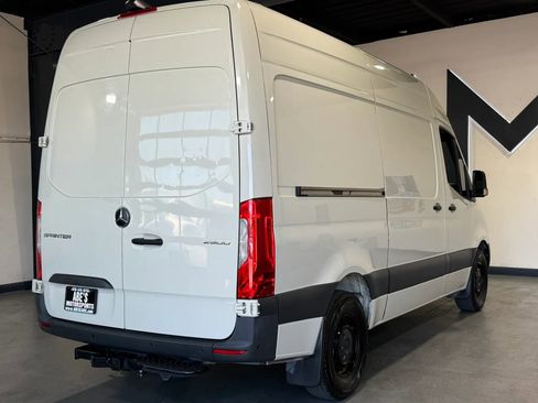 Used 2022 Mercedes-Benz Sprinter 2500 image 4