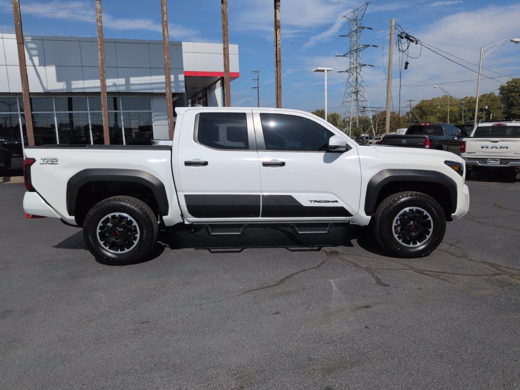 Used 2026 Toyota Tacoma TRD Off-Road AWD/4WD image 6