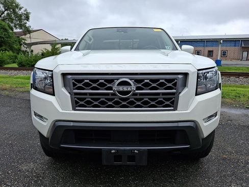 Used 2024 Nissan Frontier SV AWD/4WD image 2