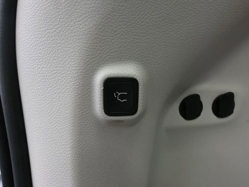 Used 2019 Jeep Cherokee Limited w/ Trailer Tow Group image 41