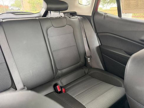 Used 2025 Chevrolet Trax LT FWD image 36