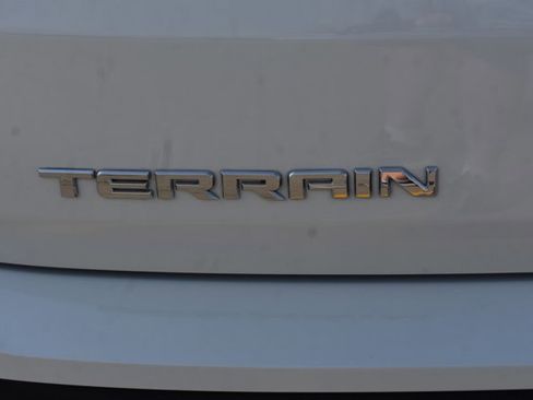 Used 2021 GMC Terrain SLE FWD image 7