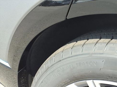 New 2025 Cadillac Lyriq Luxury image 15