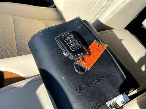 Used 2022 Lexus RX 450h AWD w/ Premium Package image 35