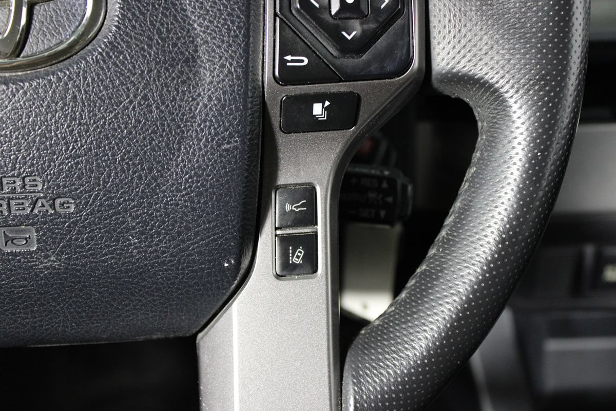 Used 2018 Toyota Tacoma SR5 RWD image 6