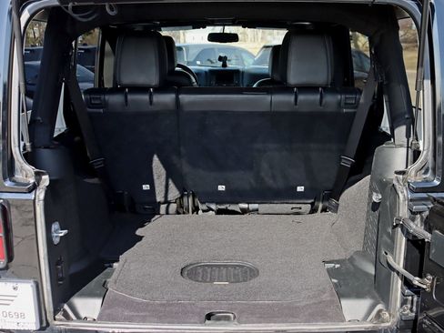 Used 2018 Jeep Wrangler Unlimited Sahara image 36