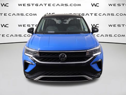 Used 2023 Volkswagen Taos SE FWD image 2