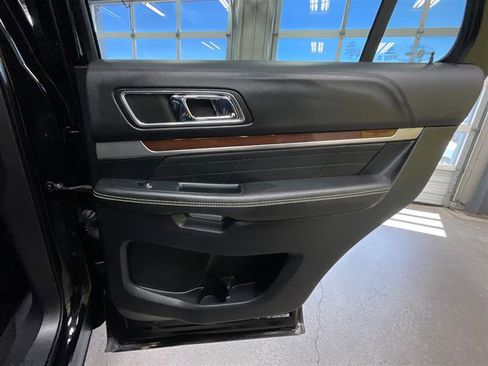 Used 2018 Ford Explorer Platinum AWD/4WD image 26