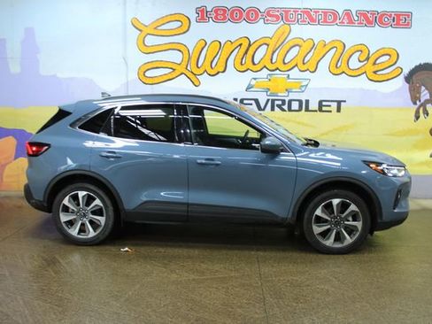 Used 2025 Ford Escape Platinum AWD/4WD image 1