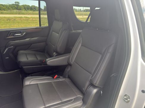 Used 2025 GMC Yukon XL Denali AWD/4WD image 25
