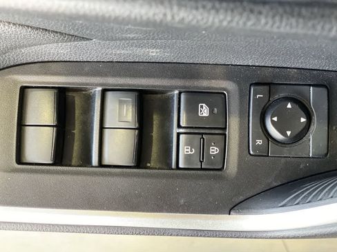 Used 2021 Toyota RAV4 LE AWD/4WD image 16