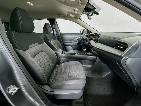 Used 2025 Nissan Kicks SV image 5