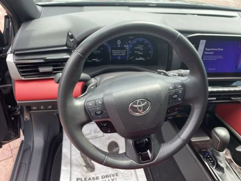 Used 2025 Toyota Camry XSE FWD image 17