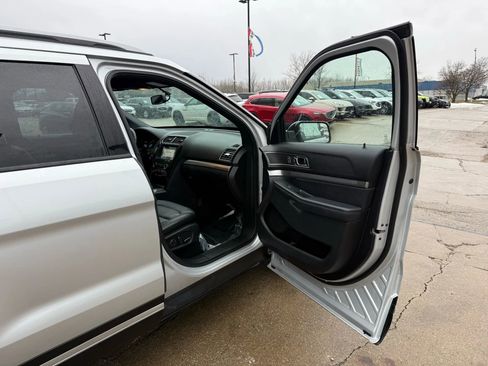 Used 2018 Ford Explorer XLT w/ Equipment Group 202A image 28
