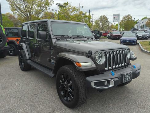 Used 2022 Jeep Wrangler Unlimited Sahara w/ Cold Weather Group AWD/4WD image 8