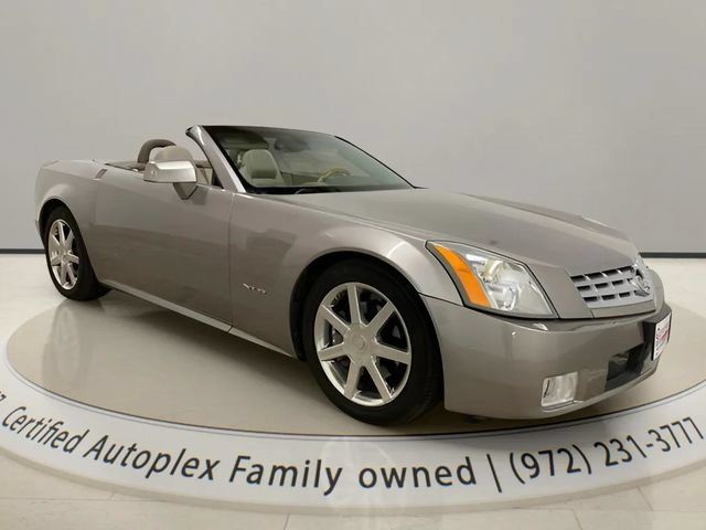 Used 2005 Cadillac XLR RWD image 13