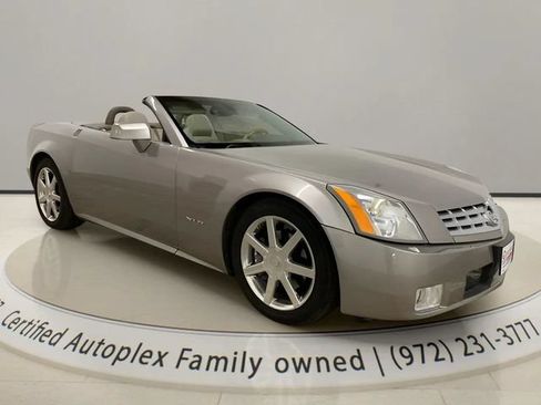 Used 2005 Cadillac XLR RWD image 13