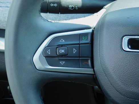 Used 2024 Jeep Compass Latitude image 18