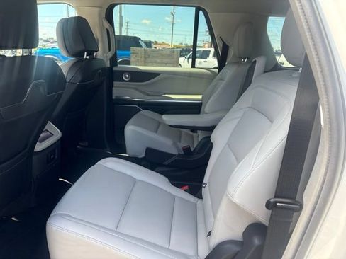 Used 2025 Lincoln Navigator L Reserve AWD/4WD image 7