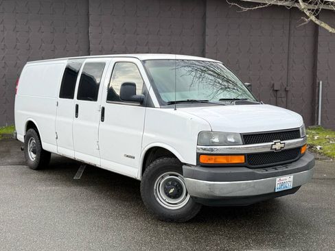 Used 2005 Chevrolet Express 3500 Extended RWD image 3