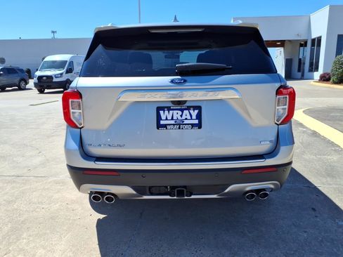 Used 2020 Ford Explorer Platinum w/ Premium Technology Package image 3