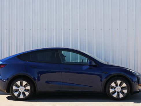 Used 2022 Tesla Model Y Long Range image 52