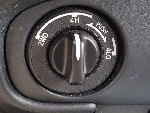 Certified 2022 Nissan Frontier SV image 26