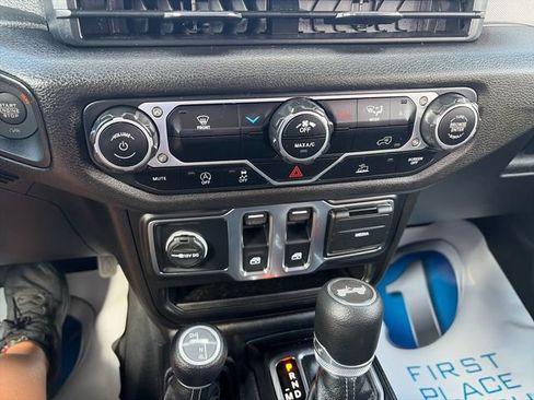 Used 2025 Jeep Wrangler Sport AWD/4WD image 24