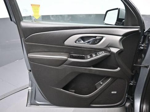 Used 2020 Chevrolet Traverse LT w/ LT Premium Package AWD/4WD image 9