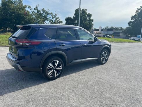 Used 2024 Nissan Rogue SL AWD/4WD image 3