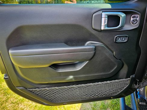 Certified 2023 Jeep Wrangler Sport S image 10