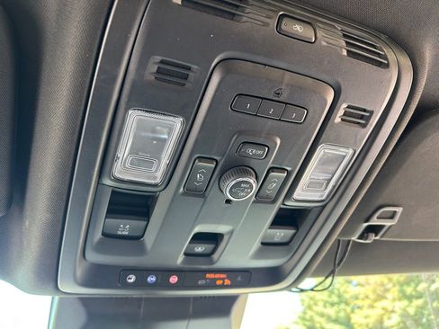 Used 2023 Cadillac Escalade ESV Premium Luxury image 61