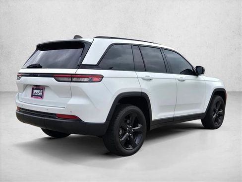 Used 2022 Jeep Grand Cherokee Altitude RWD image 5