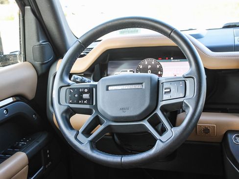 Used 2025 Land Rover Defender 130 X-Dynamic SE image 15