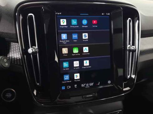 Certified 2025 Volvo XC40 B5 Plus image 28