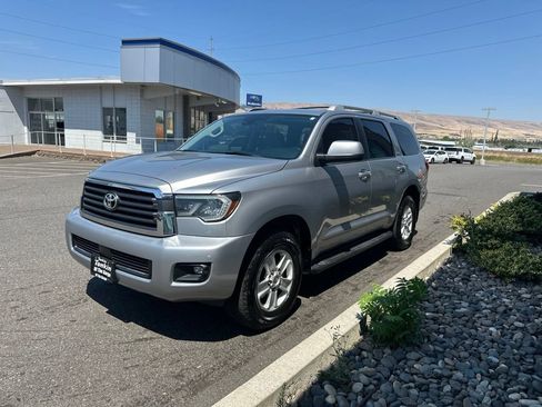 Used 2019 Toyota Sequoia SR5 AWD/4WD image 9