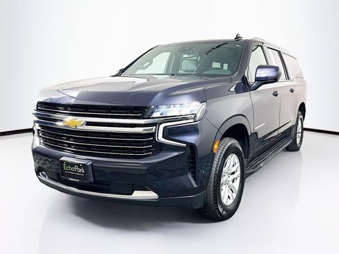 Used 2024 Chevrolet Suburban LT image 3